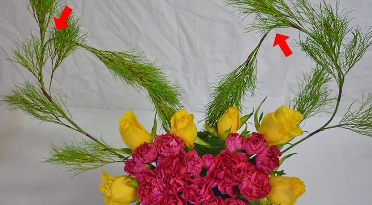 3 How to, How to arrange flowers with love shape. Arrange the curve of shapes.
