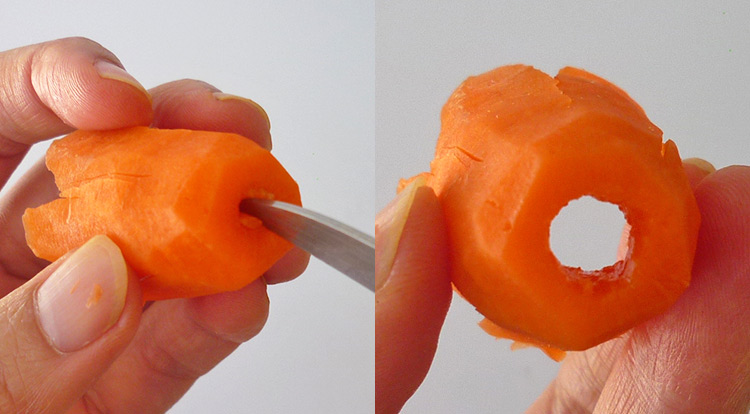How to use a paring knife, example of using point blade-shaped paring knife to carve a carrot flower