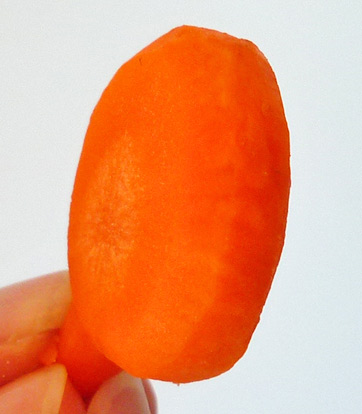 Carrot art lollipop-shaped, make more detail on the shaped carrot step 4