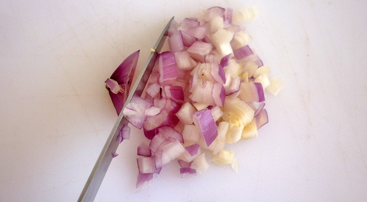 Easy vegetable carving, dice shallots step finish