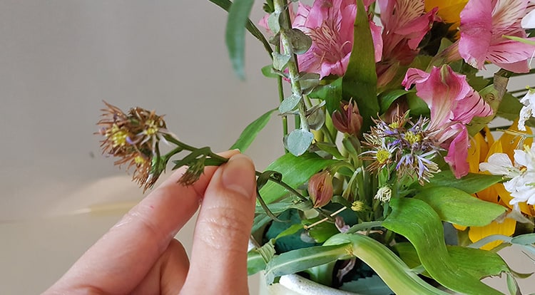 What you should do with a bunch of flowers: 3. Remove dead or fading leaves and stems